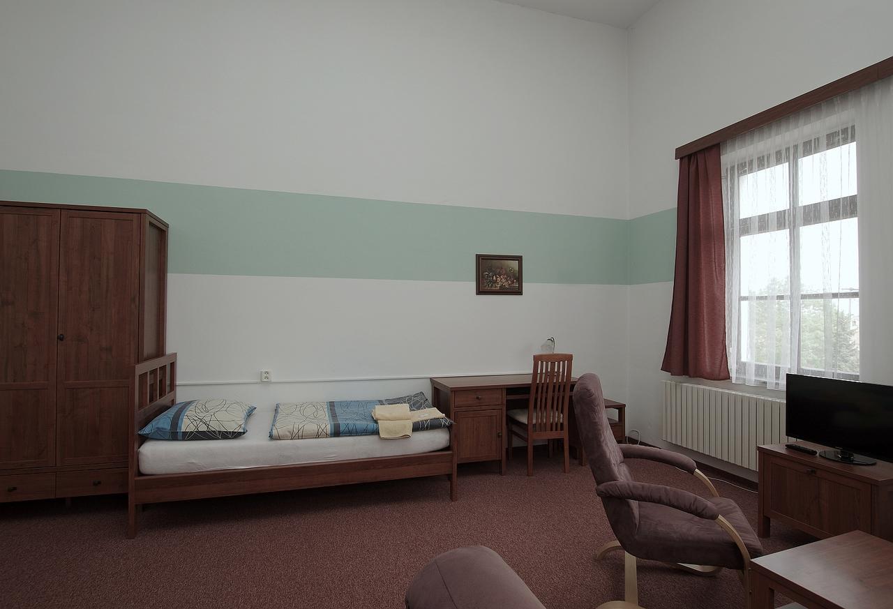 Koleje Zamecek Hotel Lednice Buitenkant foto