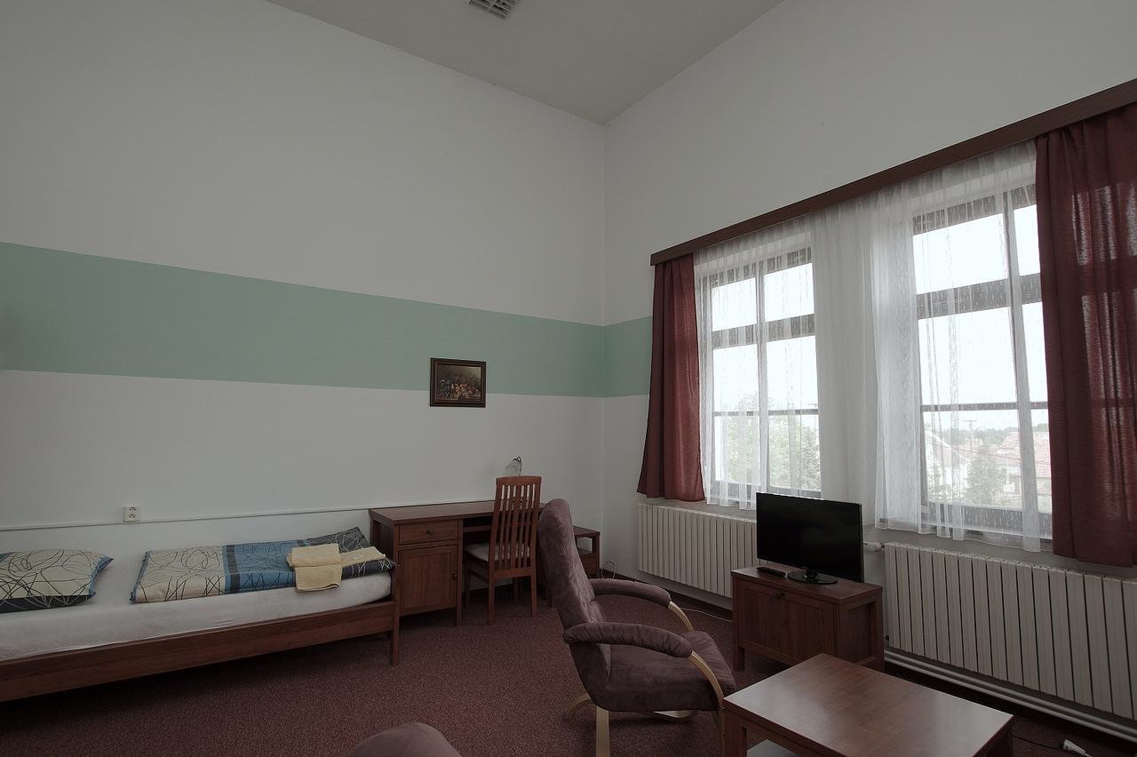Koleje Zamecek Hotel Lednice Buitenkant foto