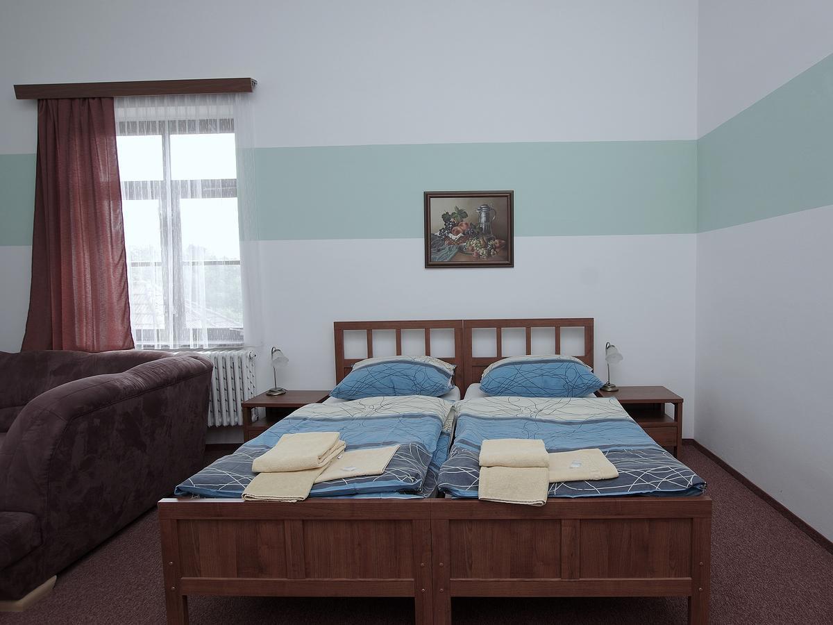 Koleje Zamecek Hotel Lednice Buitenkant foto