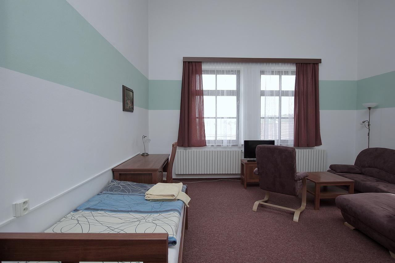 Koleje Zamecek Hotel Lednice Buitenkant foto