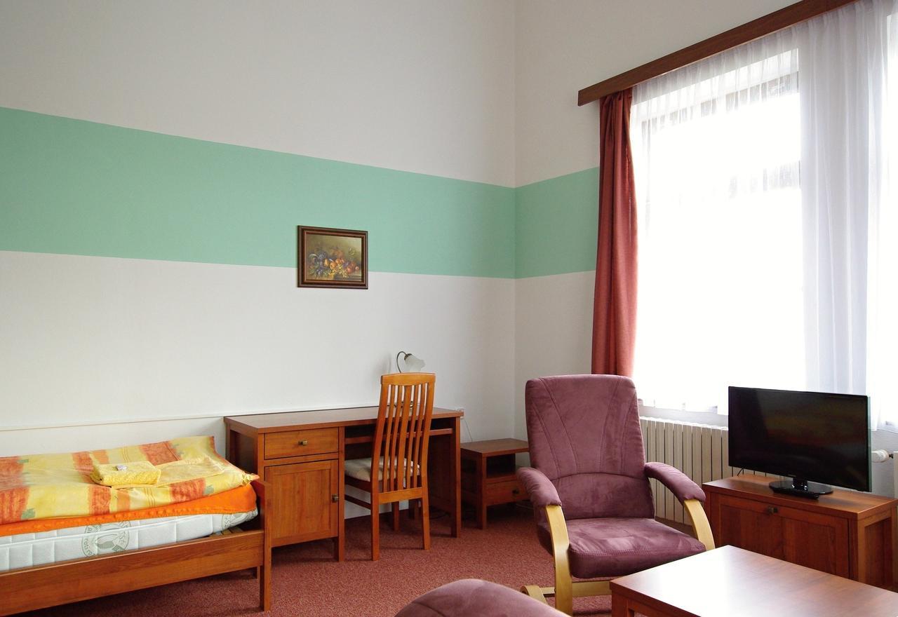 Koleje Zamecek Hotel Lednice Buitenkant foto
