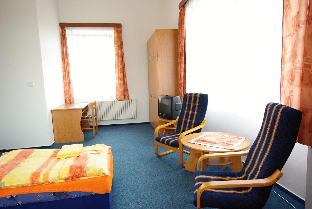 Koleje Zamecek Hotel Lednice Buitenkant foto
