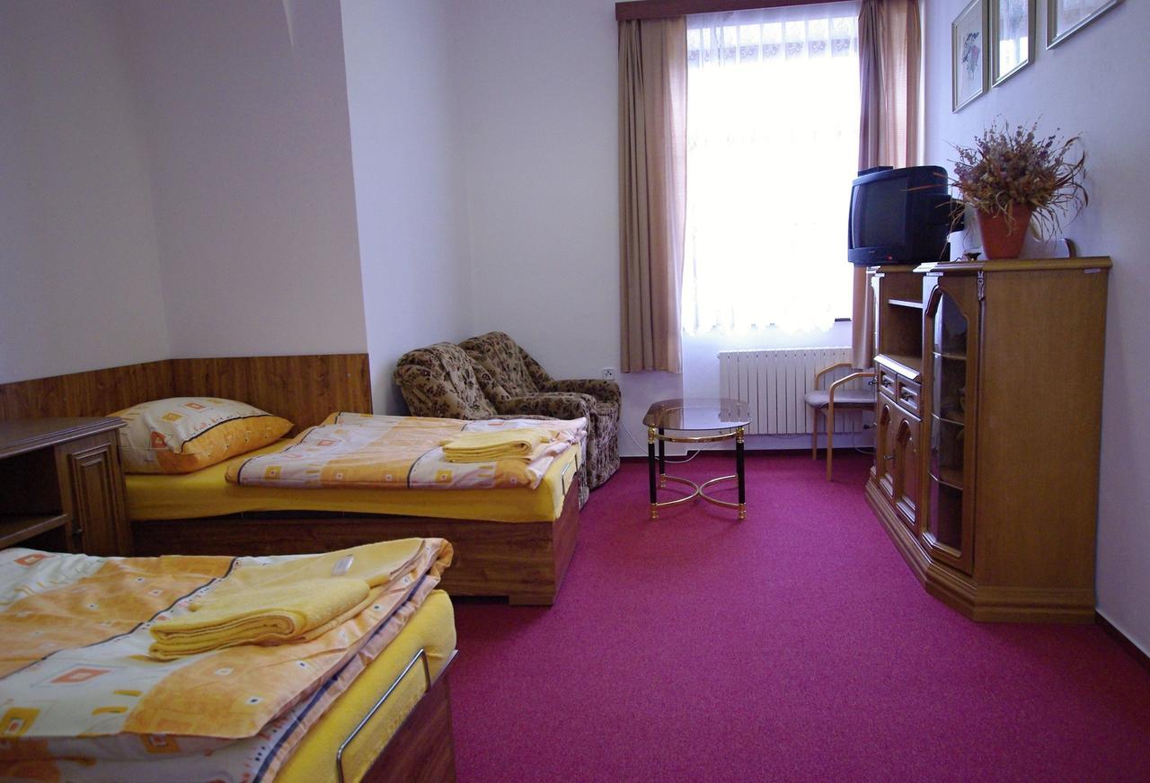Koleje Zamecek Hotel Lednice Buitenkant foto