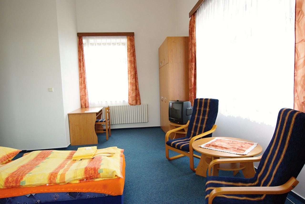 Koleje Zamecek Hotel Lednice Buitenkant foto